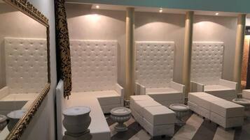 Parihoitohuone(ita), sauna, poreallas, turkkilainen sauna