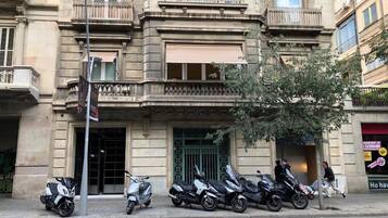 Escritorio, wifi gratis, ropa de cama