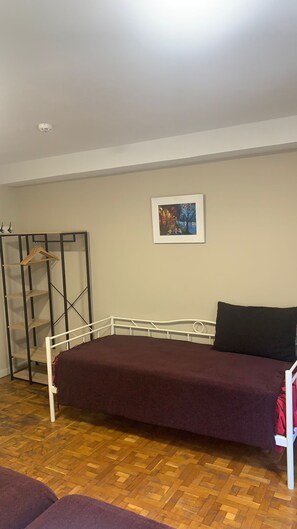 Superior Double or Twin Room, Shared Bathroom | Desk, free WiFi, bed sheets - Somnio Hostels (Barcelona)