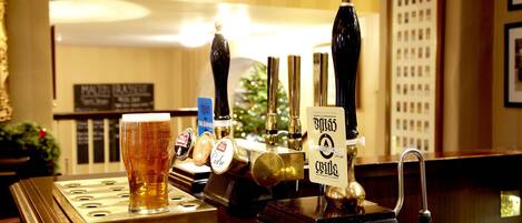 Serves lunch and dinner