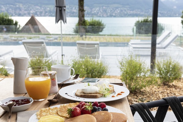 Daily buffet breakfast for a fee