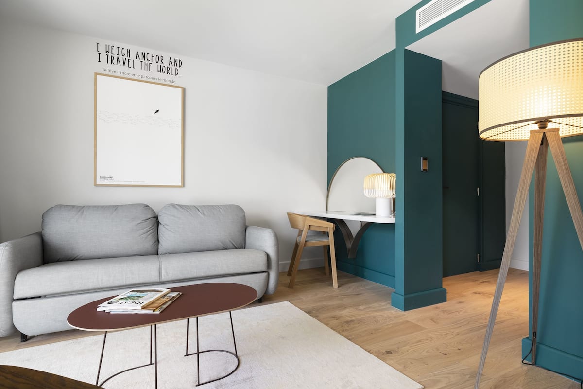 suite, 1 queen bed with sofa bed, lake view | premium bedding, minibar, in-room safe, individually furnished