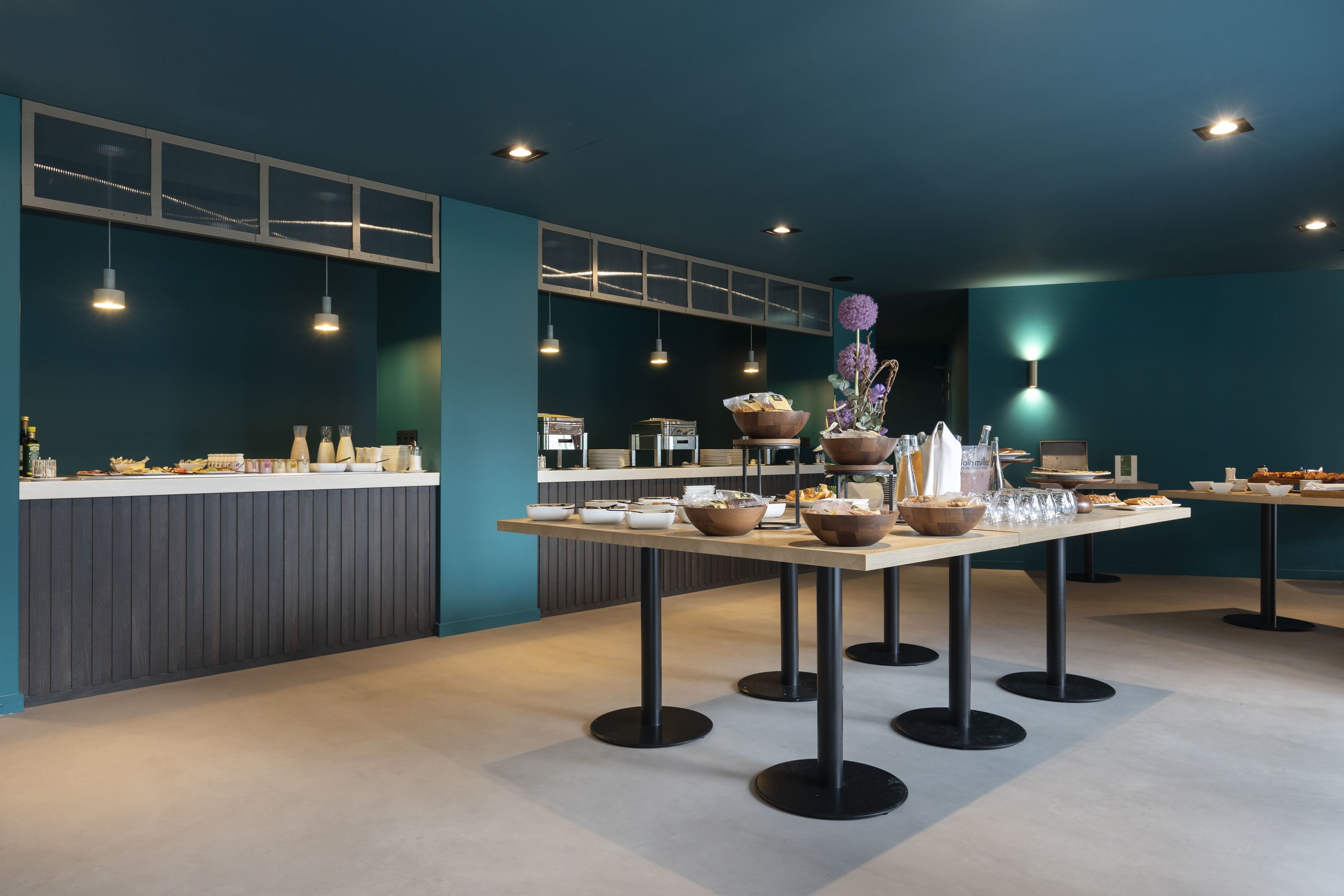 daily buffet breakfast (eur 35 per person)