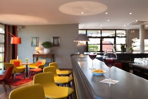 Bar (on property) - KYRIAD PRESTIGE BEAUNE - Le Panorama (Beaune)