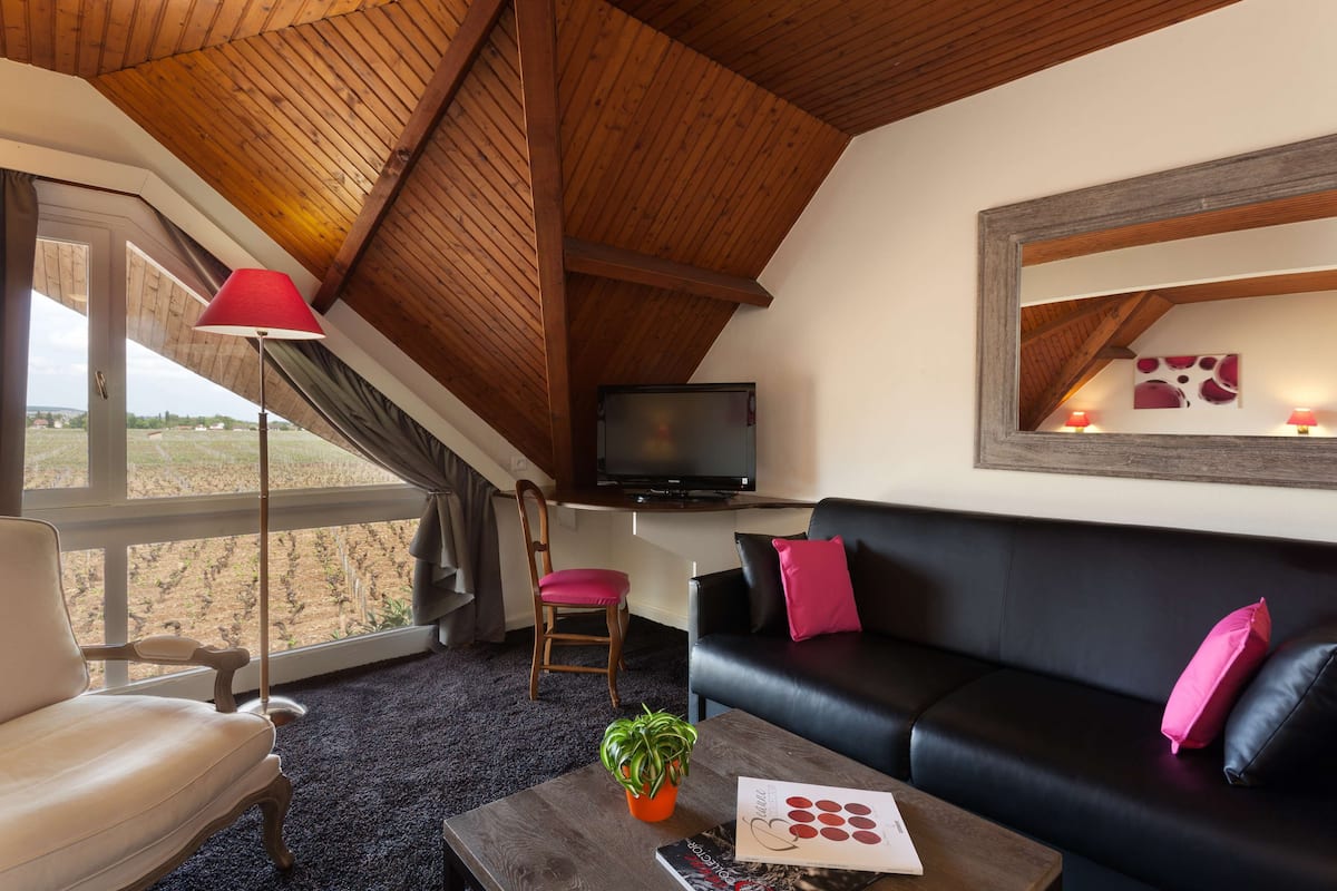 superior room, 2 single beds | minibar, individually furnished, desk, soundproofing