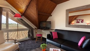 Superior Room, 2 Single Beds | Minibar, individually furnished, desk, soundproofing