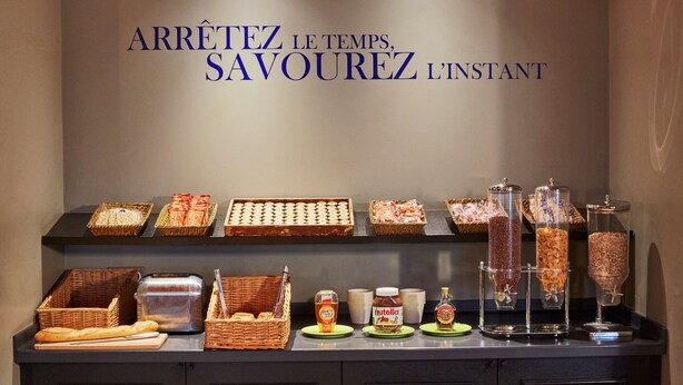 A breakfast buffet with various food items and condiments. - KYRIAD PRESTIGE BEAUNE - Le Panorama (Beaune)