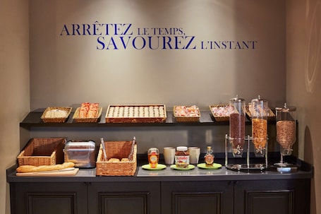 Daily continental breakfast for a fee. KYRIAD PRESTIGE BEAUNE - Le Panorama