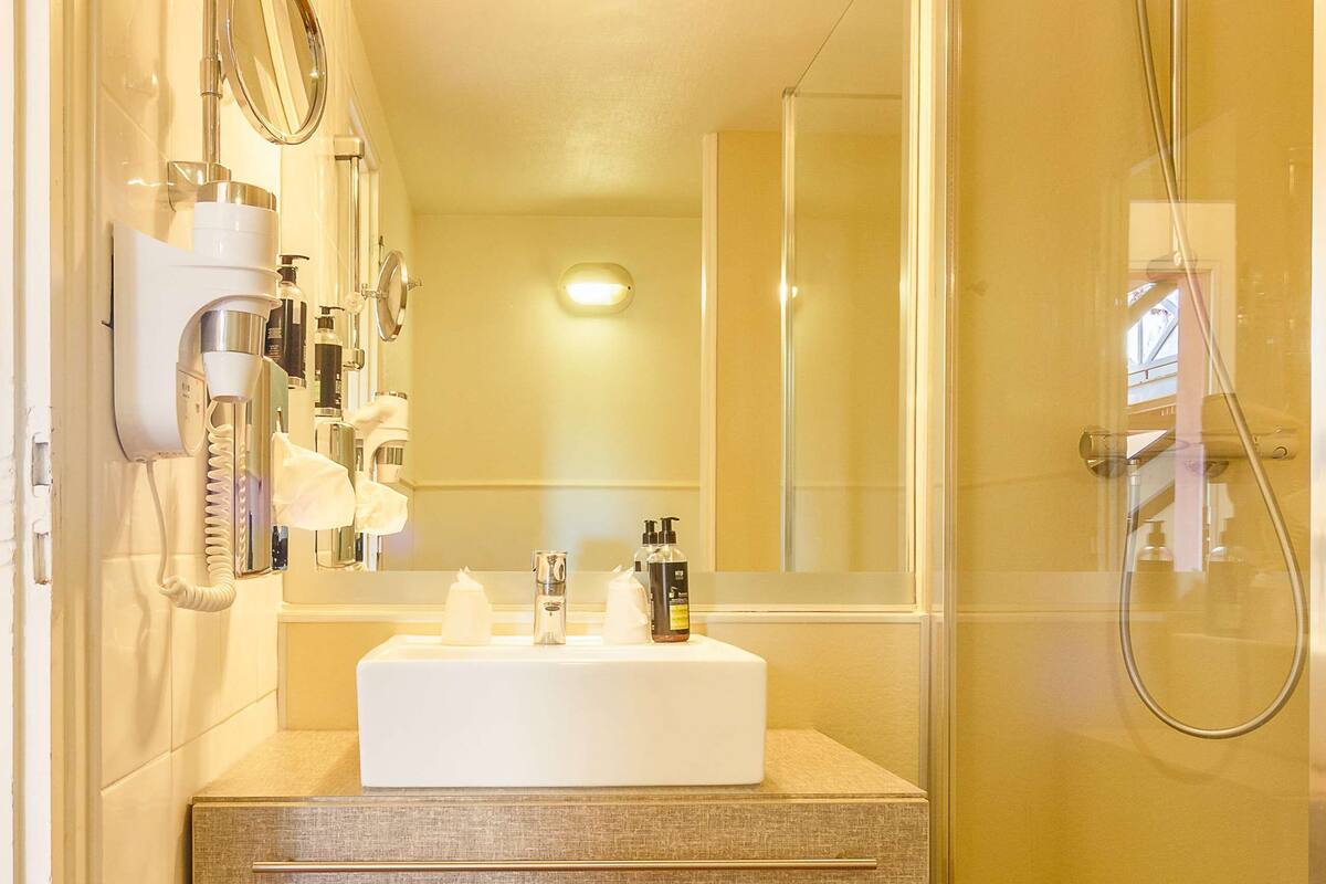 superior room, 2 double beds | bathroom | combined shower/bathtub, eco-friendly toiletries, hair dryer, towels