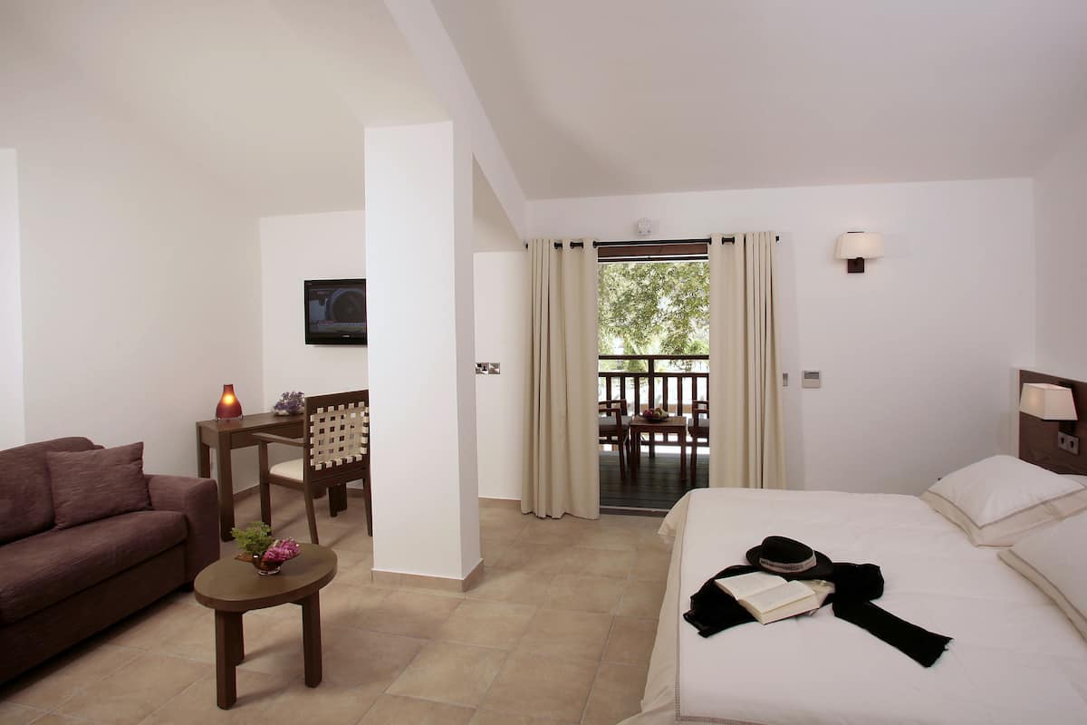 Premium Suite, Balcony, Garden View (Prestige) | In-room safe, iron/ironing board (on request), bed sheets