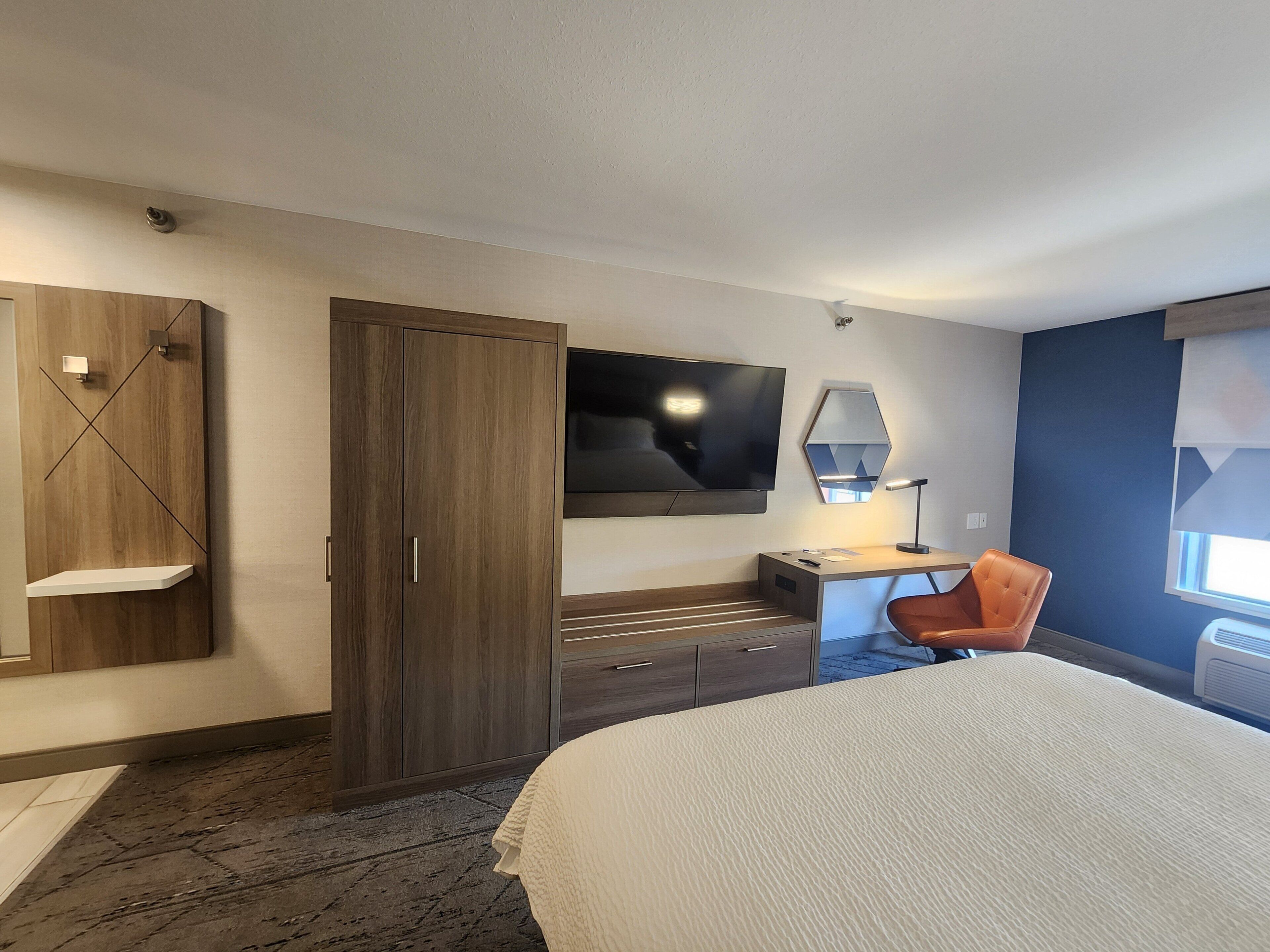 premium bedding, in-room safe, desk, iron/ironing board