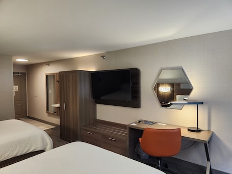 Premium bedding, in-room safe, desk, iron/ironing board. Holiday Inn Express Hotel & Suites Crawfordsville by IHG