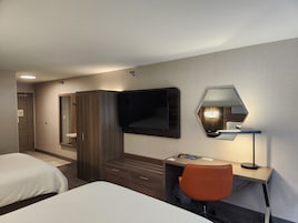 Premium bedding, in-room safe, desk, iron/ironing board