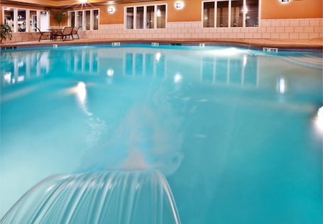Indoor pool. Holiday Inn Express Hotel & Suites Crawfordsville by IHG