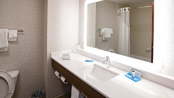 Duschwanne, Hydromassagedusche, kostenlose Toilettenartikel