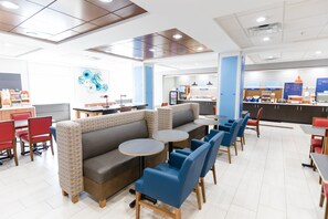 Petit déjeuner buffet compris