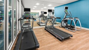 A gym with treadmills, elliptical machines, and weight equipment. - Holiday Inn Express & Suites Willows by IHG (Willows)