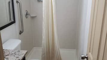 Standard Single Room, 1 King Bed | Bathroom | Free toiletries, hair dryer