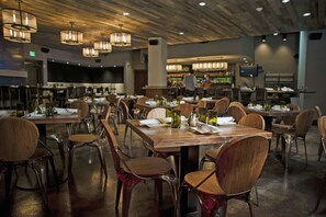 2 restaurants, breakfast, lunch, dinner served; American cuisine - Madeline Hotel & Residences, Auberge Collection (Telluride)