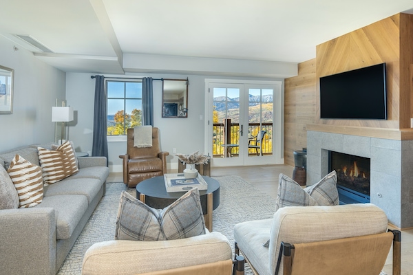 Room, 2 Bedrooms, Mountain View (Residence) | Living area | LCD TV, DVD player