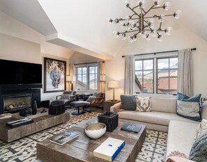 Living area - Madeline Hotel & Residences, Auberge Collection (Telluride)