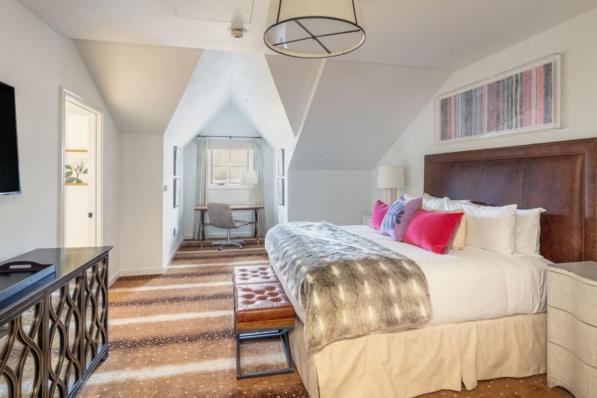 Penthouse, 3 Bedrooms, Mountain View | Premium bedding, pillow-top beds, in-room safe, iron/ironing board
