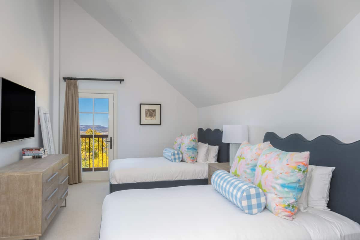 Penthouse, 4 Bedrooms, Mountain View (Wilson Peak) | Premium bedding, pillow-top beds, in-room safe, iron/ironing board