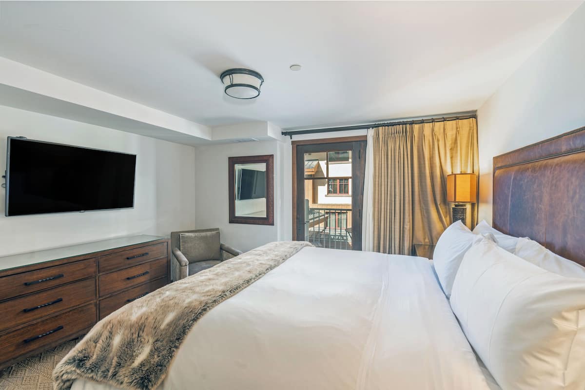 Classic Room, 1 Bedroom (Residence) | Premium bedding, pillowtop beds, in-room safe, iron/ironing board