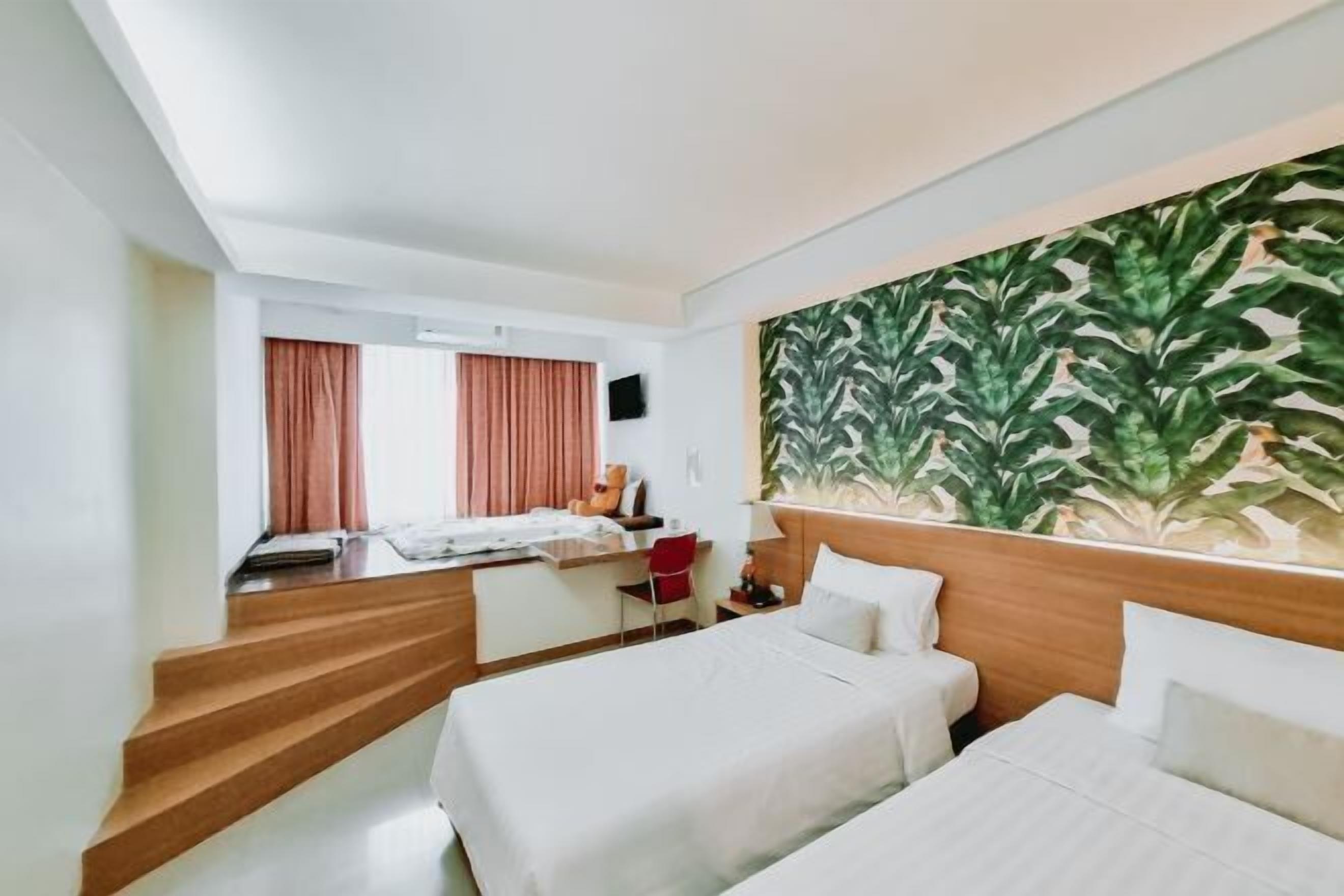 Minibar, safe på rommet, skrivebord og wi-fi (inkludert)