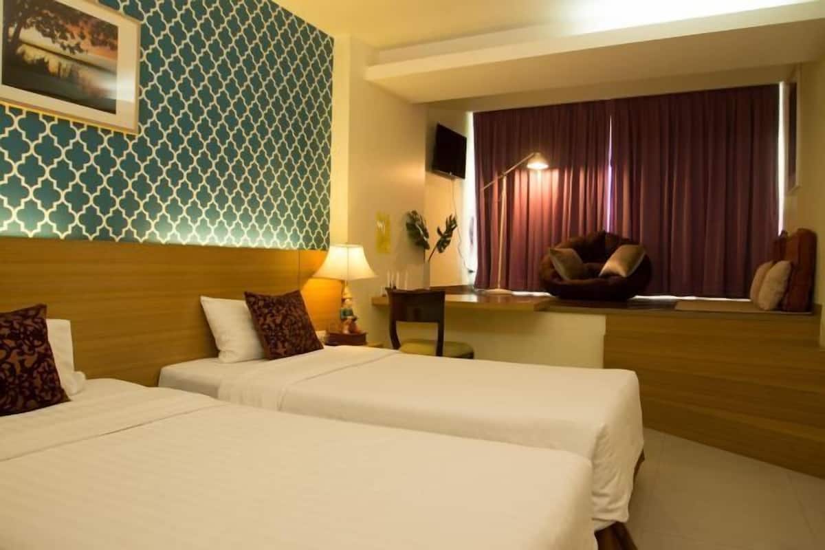 Minibar, coffres-forts dans les chambres, bureau, Wi-Fi gratuit