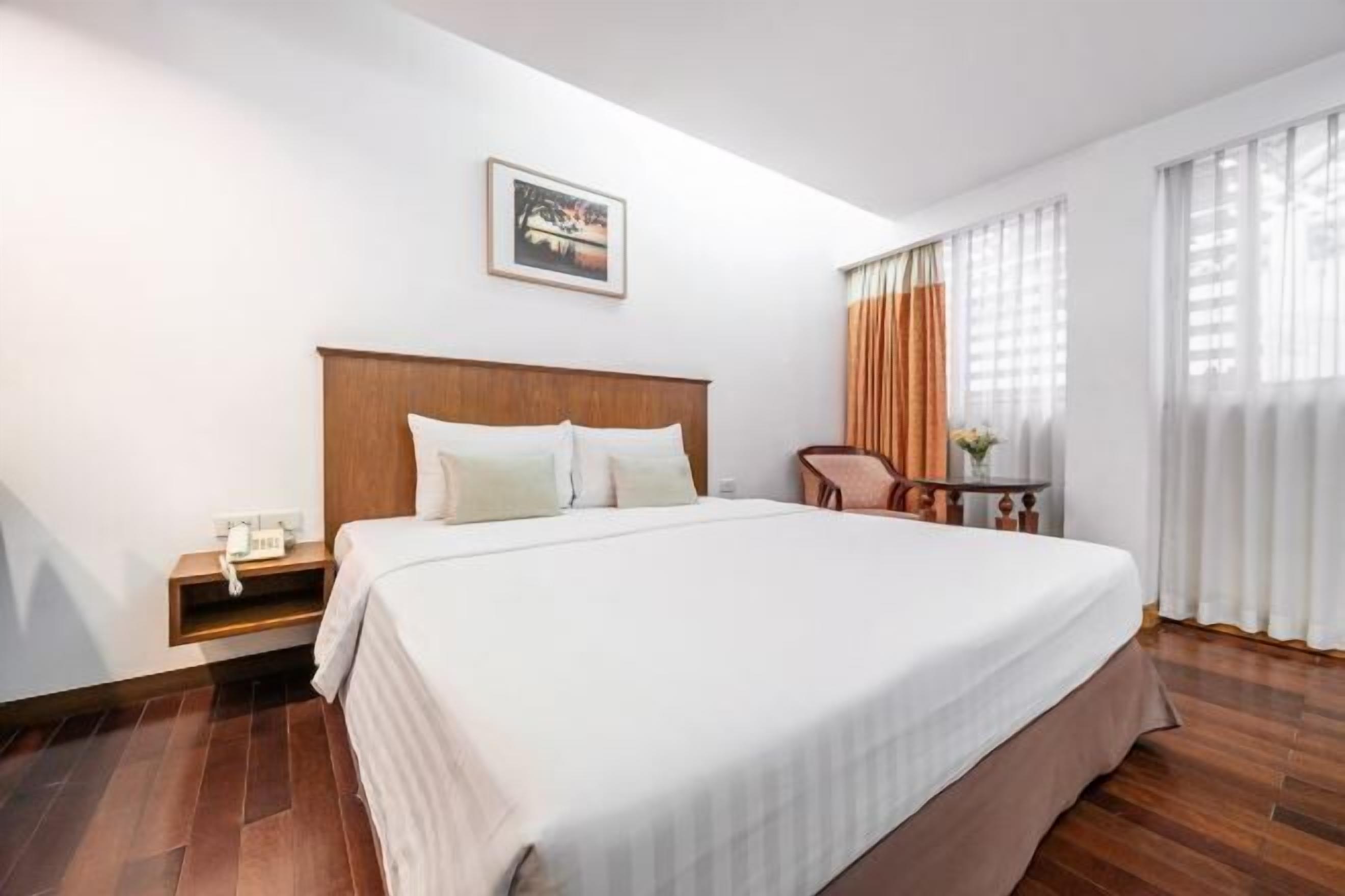 Minibar, safe på rommet, skrivebord og wi-fi (inkludert)