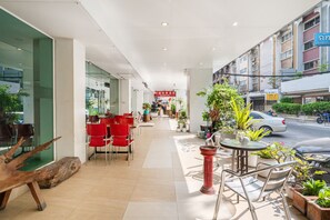 Breakfast, lunch, dinner served; international cuisine  - P2 Boutique Hotel (Bangkok)