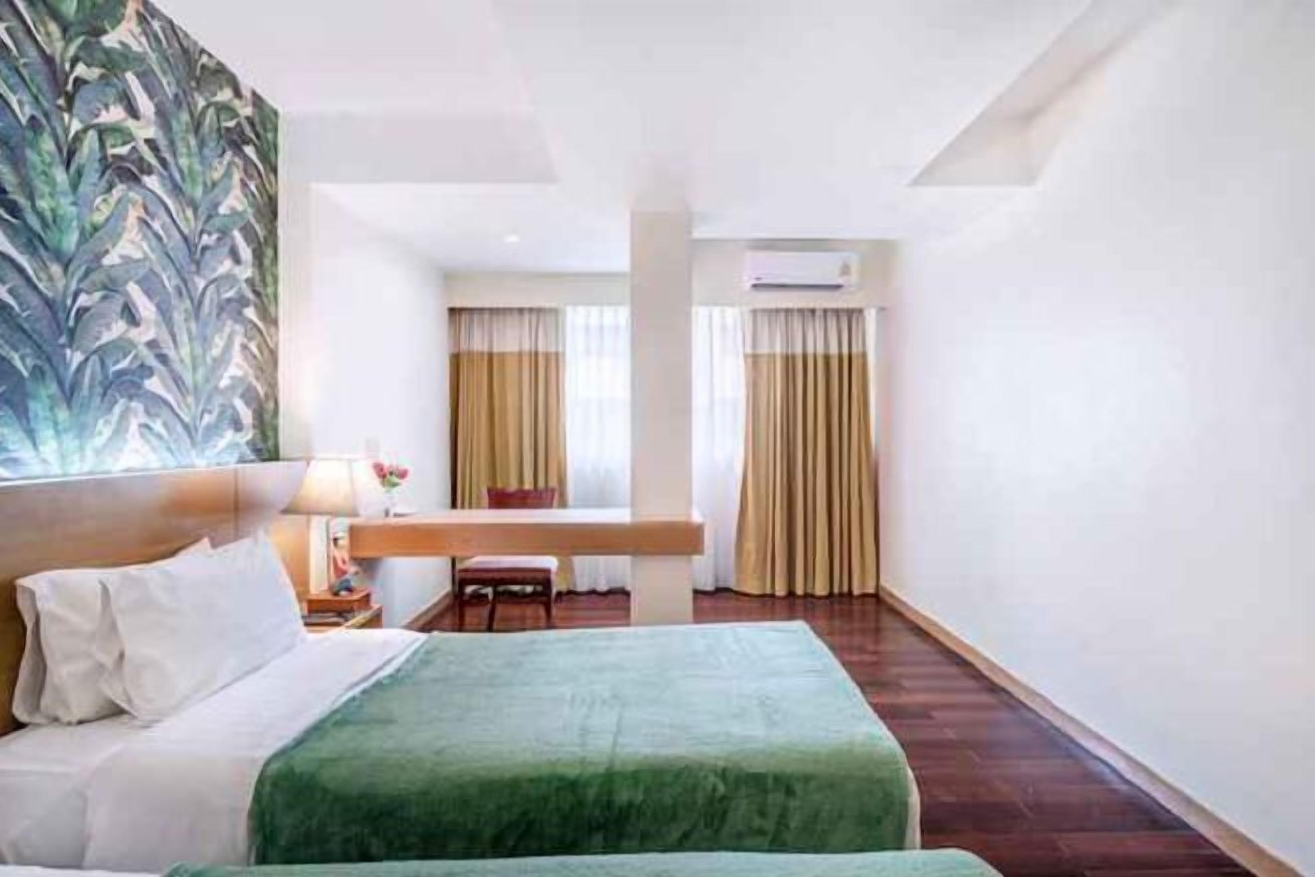 Minibar, safe på rommet, skrivebord og wi-fi (inkludert)