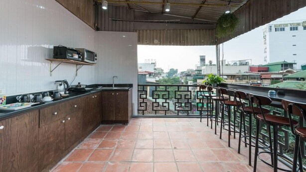 Outdoor dining - Gecko Hotel (Hanoi)