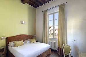 Classic Double Room | In-room safe, desk, laptop workspace, blackout drapes - Residenza Della Signoria (Florence)