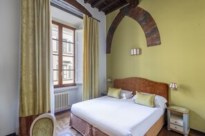Classic-Doppelzimmer | Zimmersafe, Schreibtisch, laptopgeeigneter Arbeitsplatz
