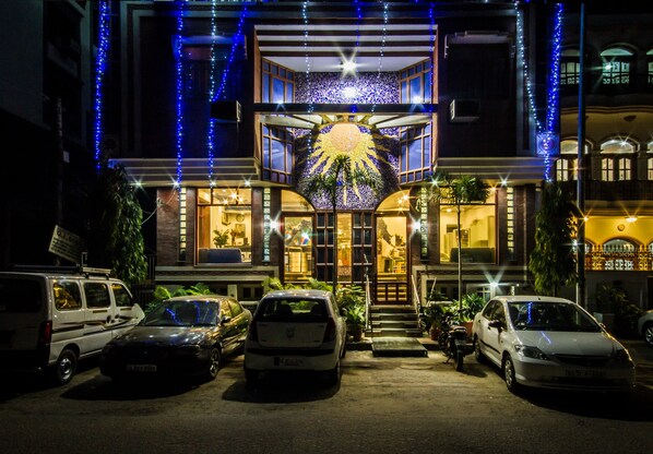 Front of property - evening/night - The Sun Court Hotel Yatri (New Delhi)