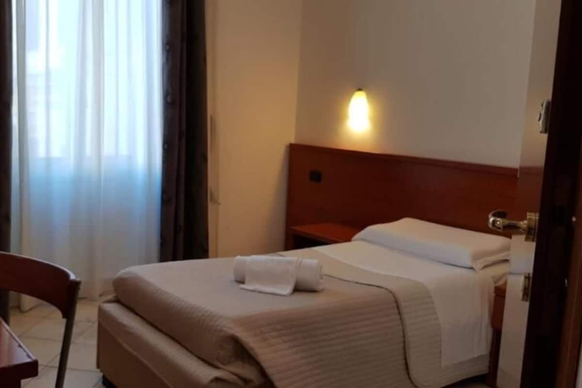 Camera Economy, 1 letto singolo, edificio separato | Una cassaforte in camera, Wi-Fi gratuito, lenzuola