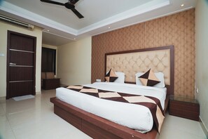Deluxe Double Room - Hotel B Continental (New Delhi)