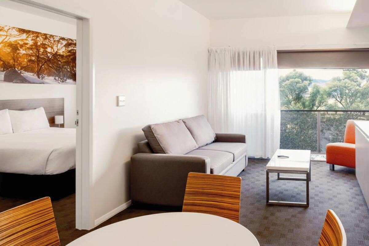 Superior kamer, 1 kingsize bed | Luxe beddengoed, een kluis op de kamer, een bureau