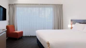 Premium bedding, in-room safe, desk, blackout drapes