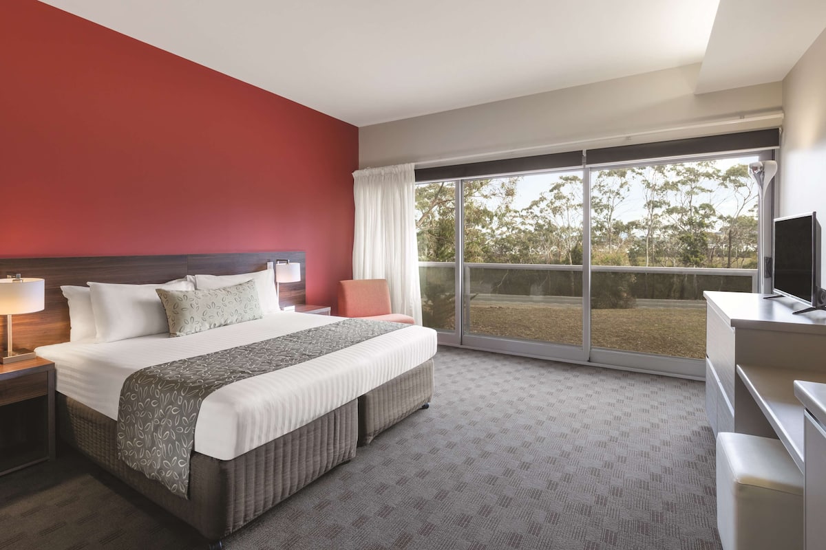 guest room king  | 1 bedroom, premium bedding, in-room safe, individually decorated
