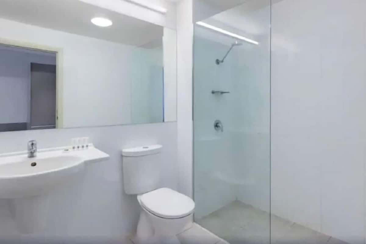 Bathroom | Free toiletries, hair dryer, towels