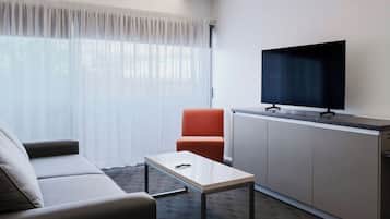 Superior Room, 1 King Bed | Premium bedding, in-room safe, desk, blackout curtains