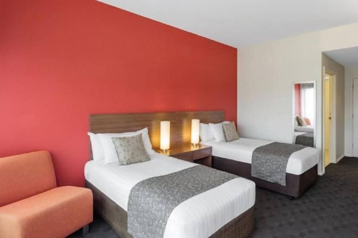 Luxe beddengoed, een kluis op de kamer, een bureau