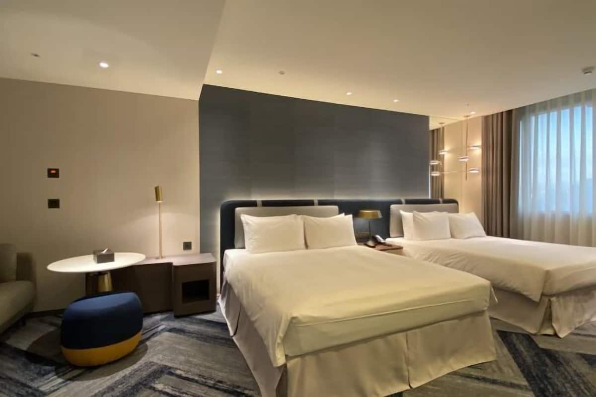 Edredón, camas con pillow-top y caja de seguridad en la habitación