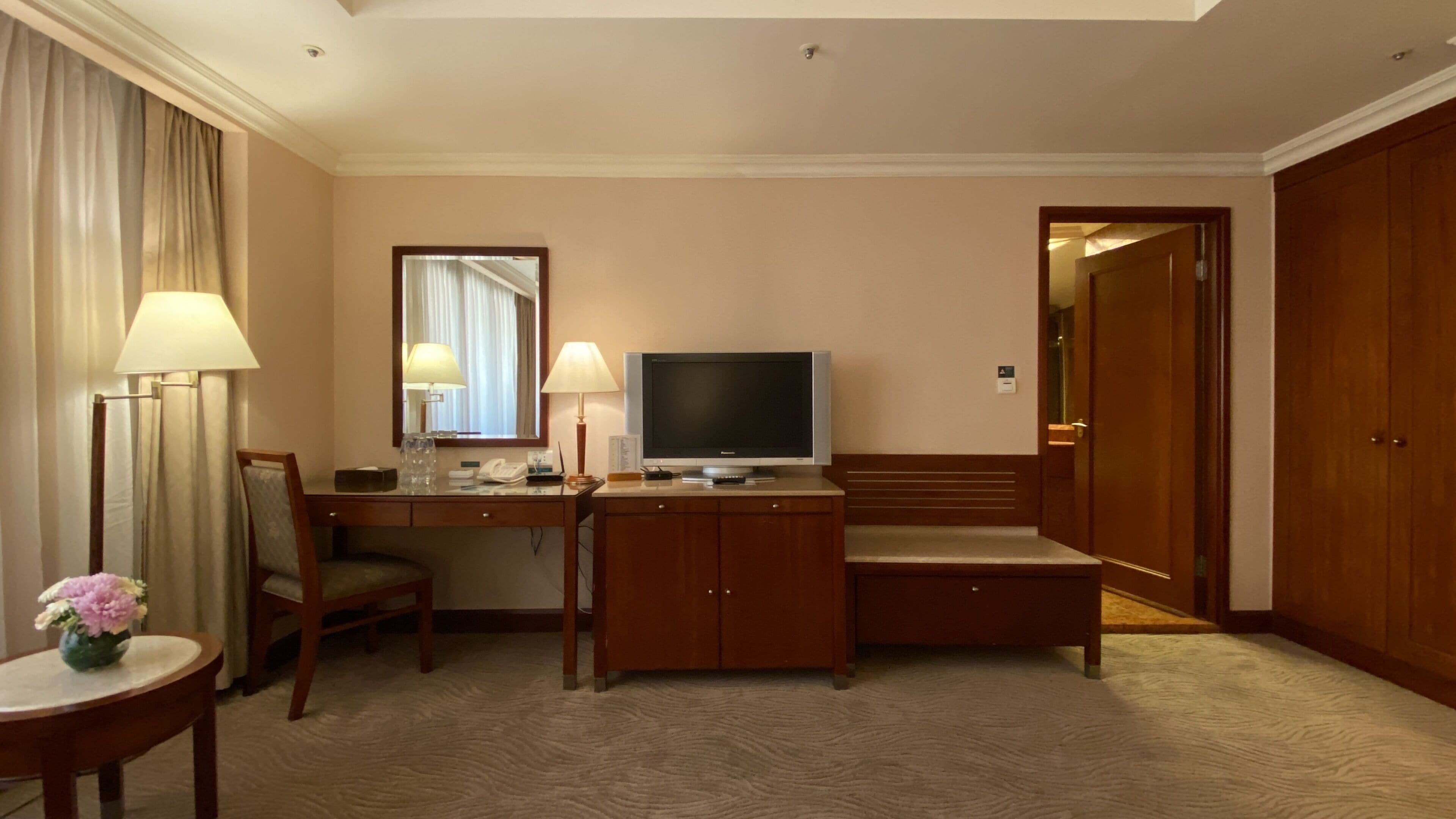 monarch deluxe room (two queen beds)(6f-10f) | 1 bedroom, down duvets, pillow-top beds, in-room safe