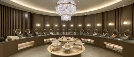 2 restaurants, serveren ontbijt, lunch, diner, Chinese gerechten