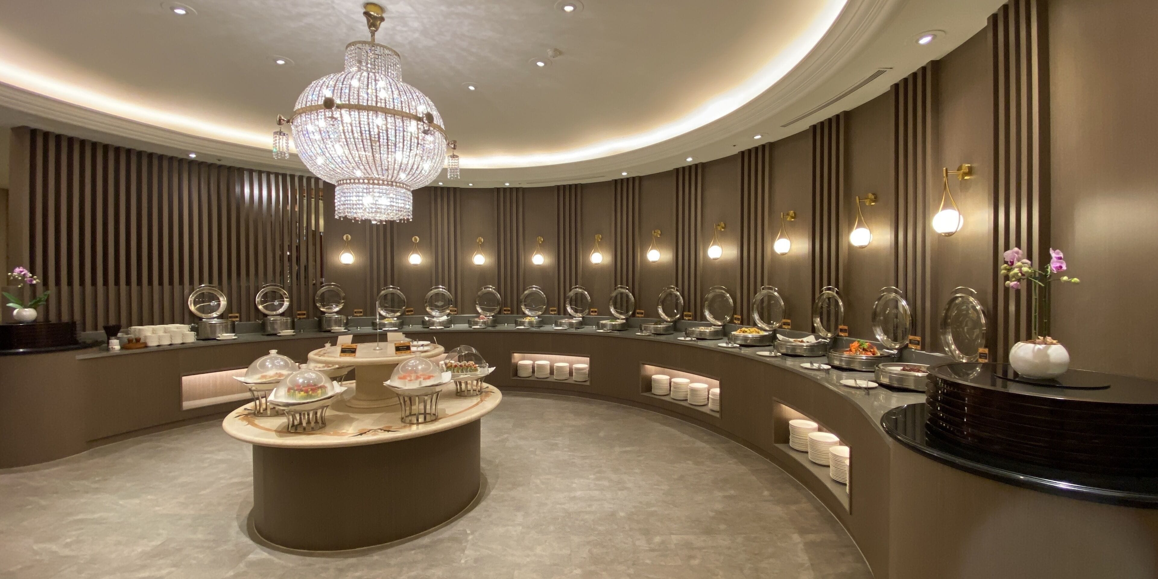 2 restaurants, breakfast, lunch, dinner served; chinese cuisine