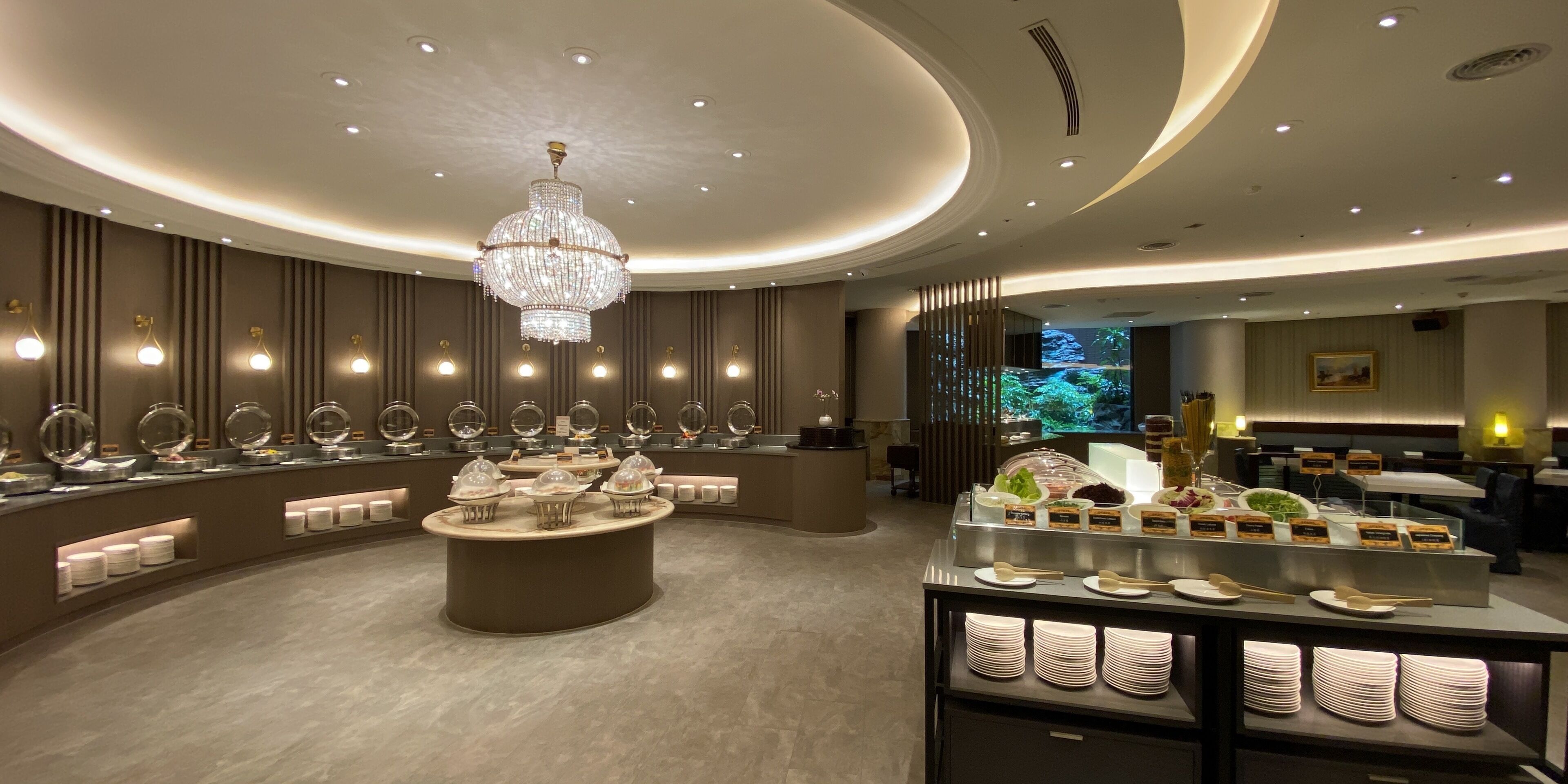 2 restaurants, breakfast, lunch, dinner served; chinese cuisine